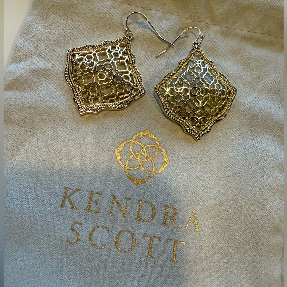 KENDRA SCOTT Kristen Filigree Gold Tone Drop Earrings with Jewelry Pouch - Picture 4 of 6